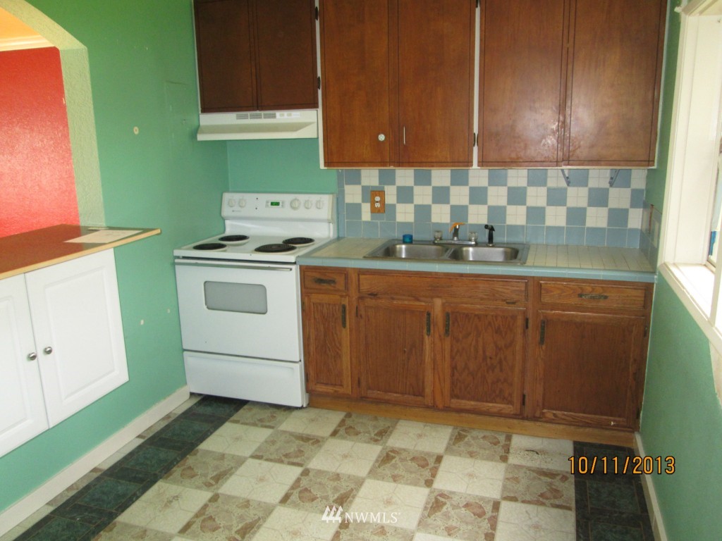 2312 Northeast 9th Street Renton, WA 98056 - Photo 3 of 15