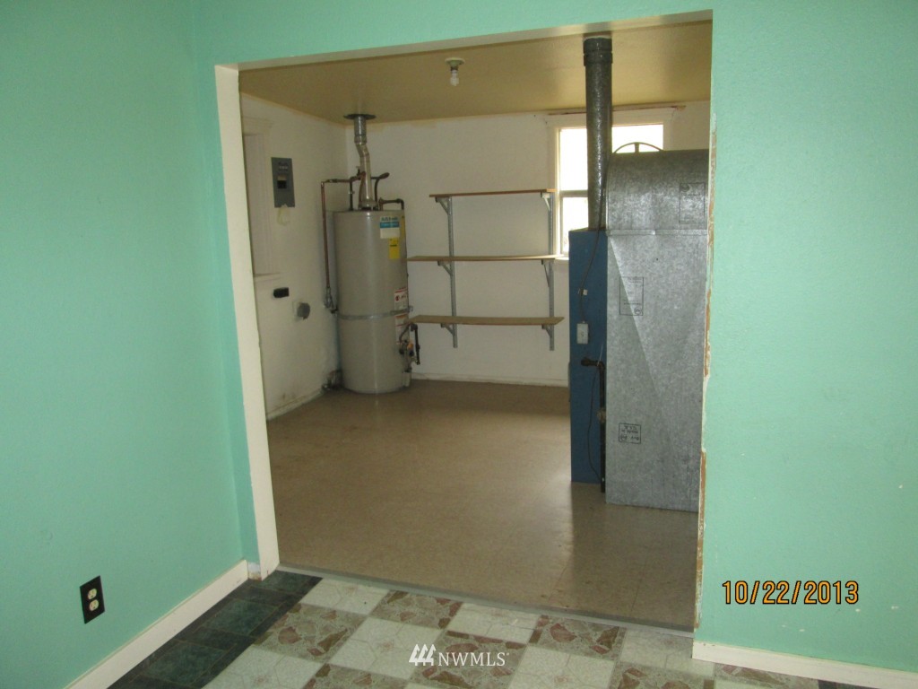 2312 Northeast 9th Street Renton, WA 98056 - Photo 4 of 15