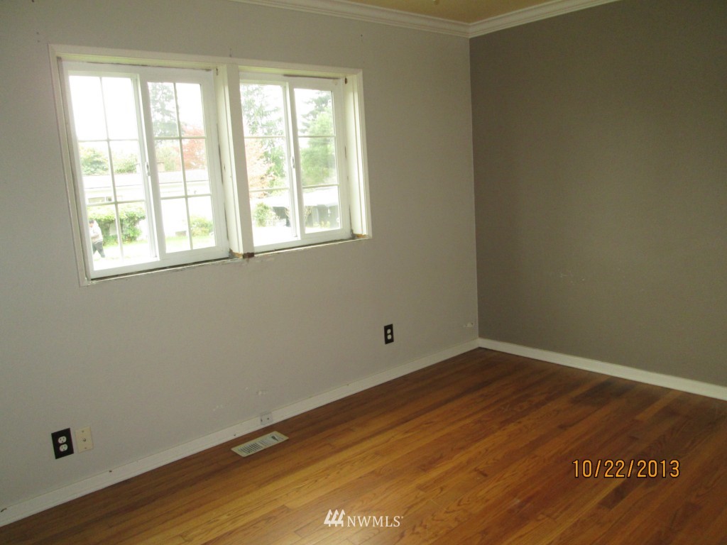 2312 Northeast 9th Street Renton, WA 98056 - Photo 7 of 15