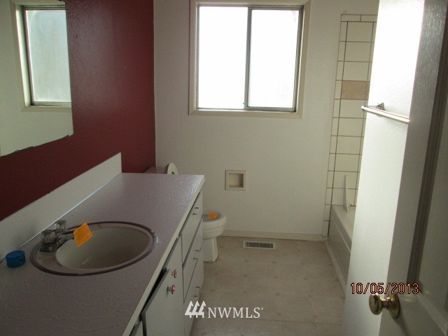 2312 Northeast 9th Street Renton, WA 98056 - Photo 8 of 15
