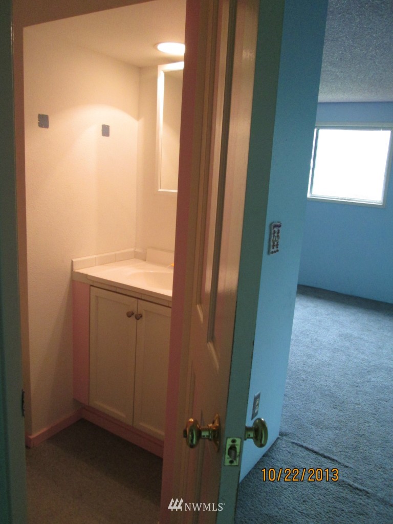 2312 Northeast 9th Street Renton, WA 98056 - Photo 10 of 15