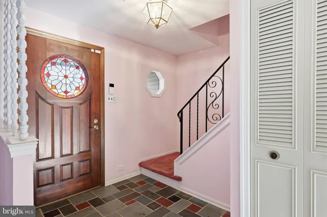 a view of entryway with a front door