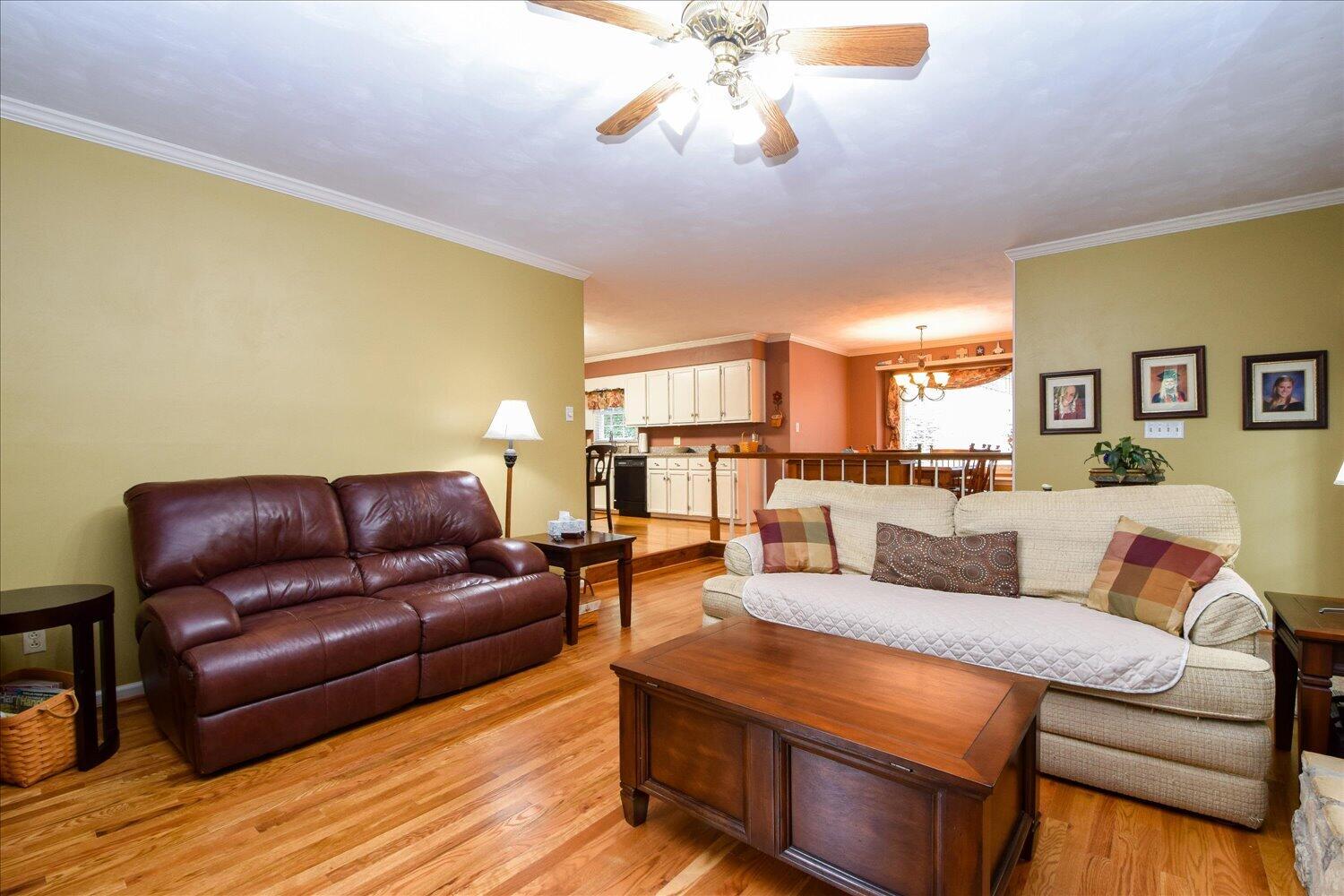 5448 Highfields Road Roanoke, VA 24018 - Photo 5 of 41 05-1-3