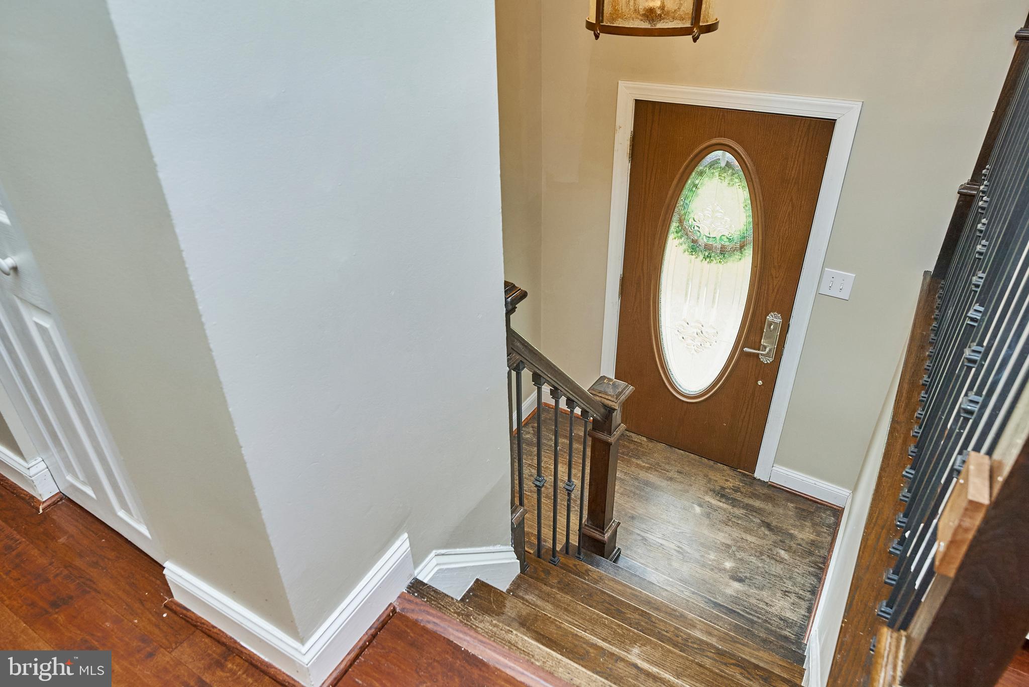 9302 Jackson Street Burke, VA 22015 - Photo 4 of 30 Entry