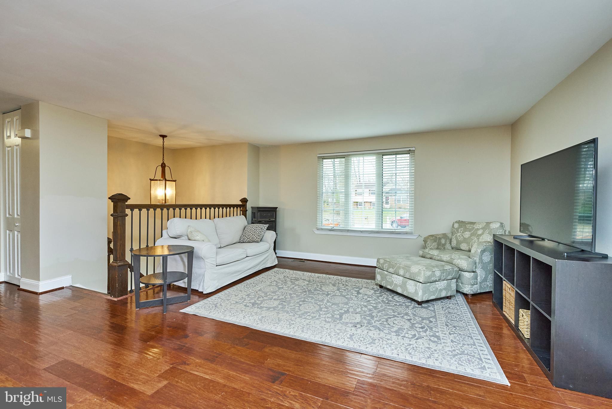 9302 Jackson Street Burke, VA 22015 - Photo 5 of 30 Living Room