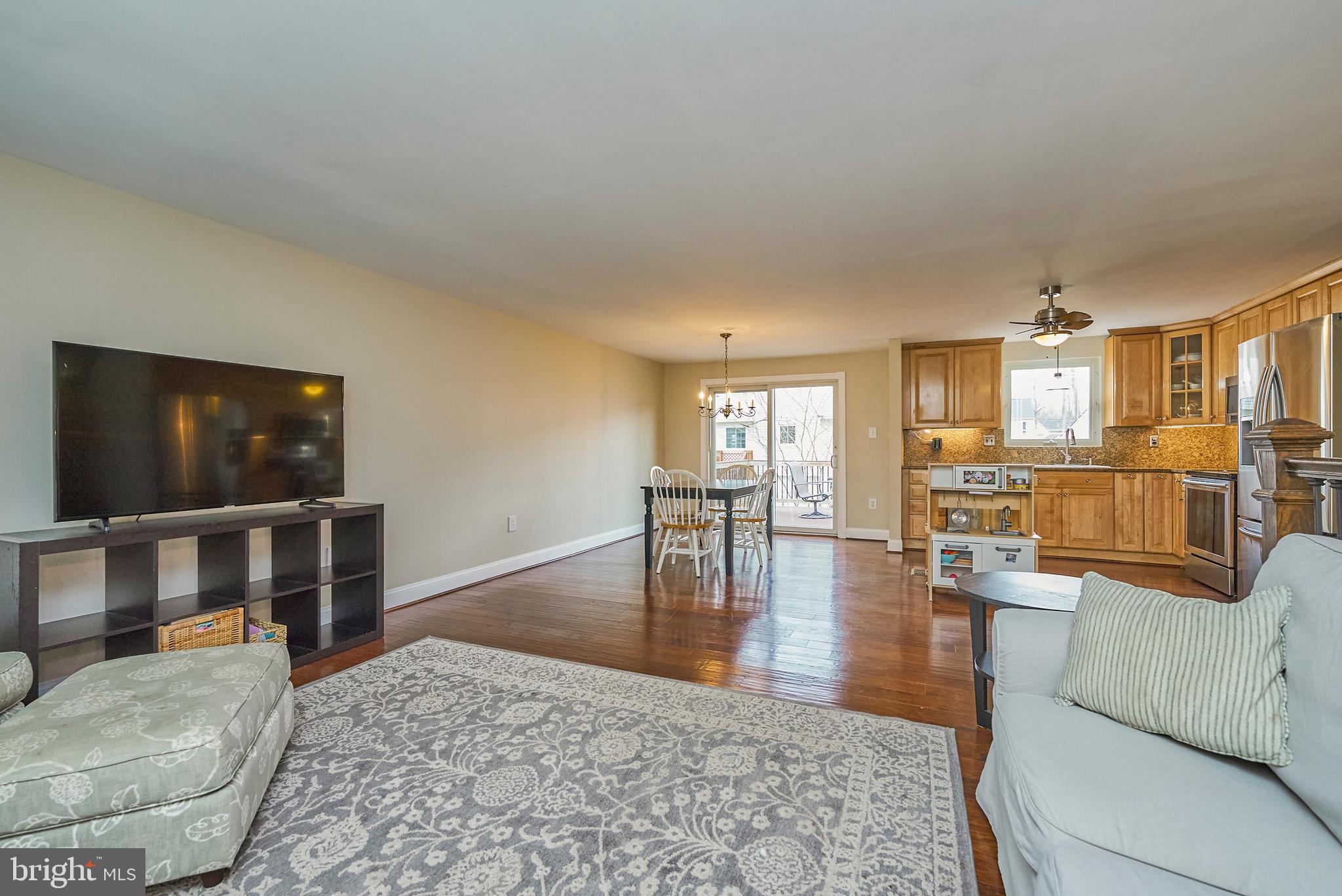 9302 Jackson Street Burke, VA 22015 - Photo 6 of 30 View to kitchen from living room