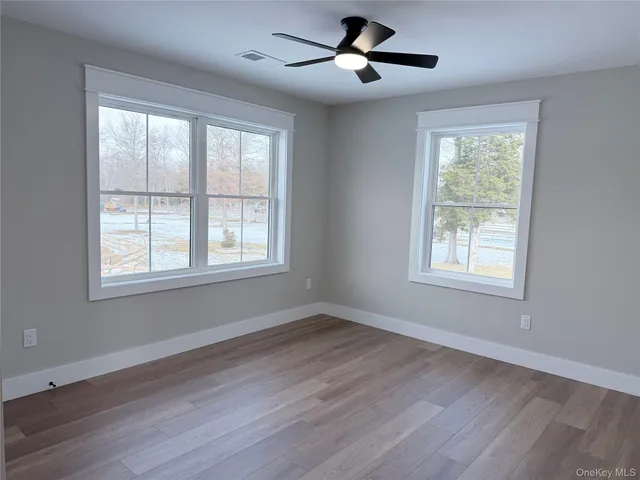 a view of a backyard with pathway