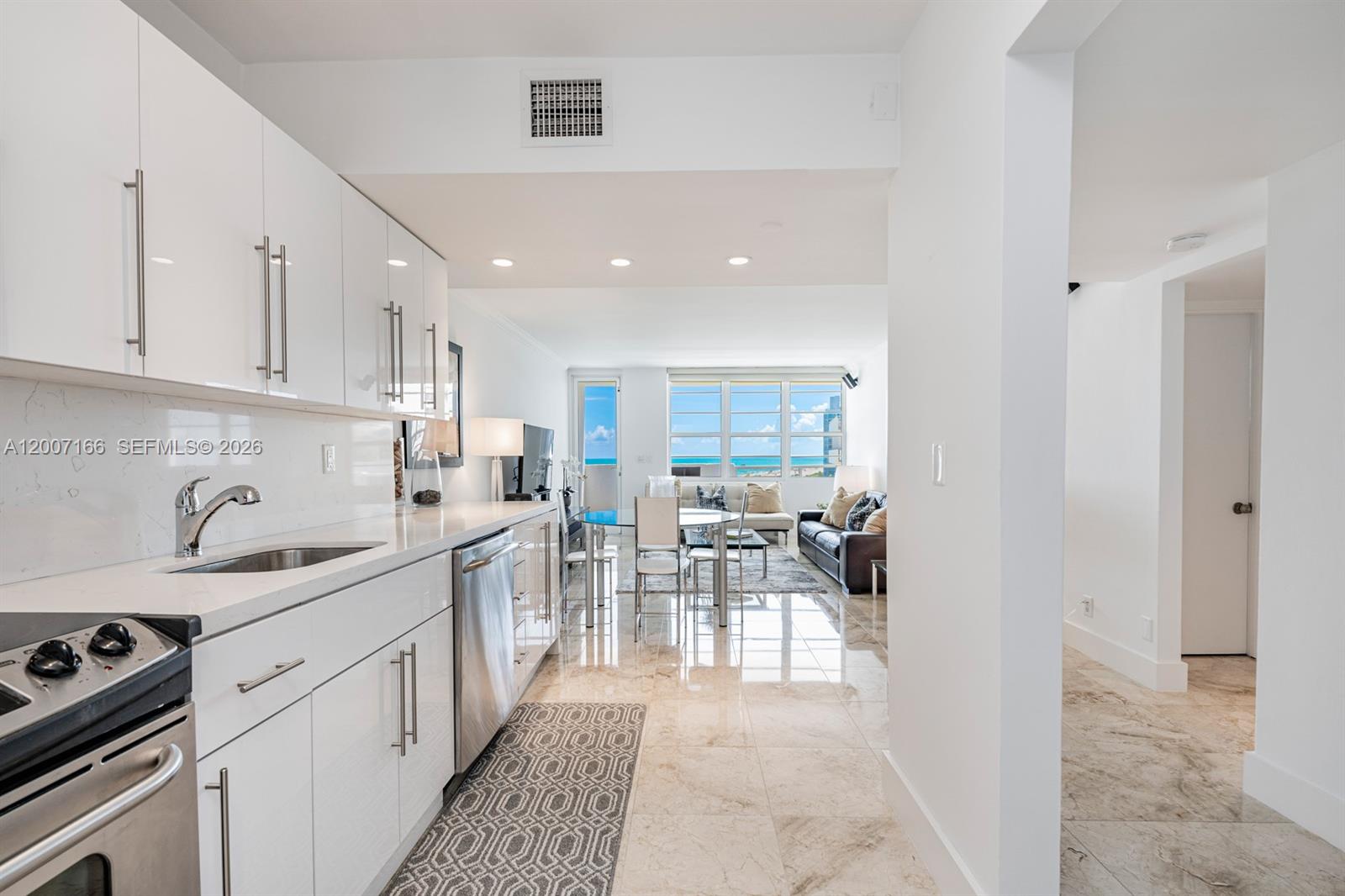 100 Lincoln Road, Unit 944 Miami Beach, FL 33139 - Photo 8 of 40