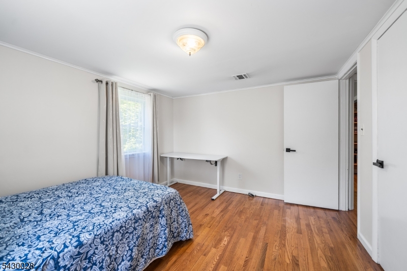 124 Crain Road Paramus, NJ 07652 - Photo 30 of 48