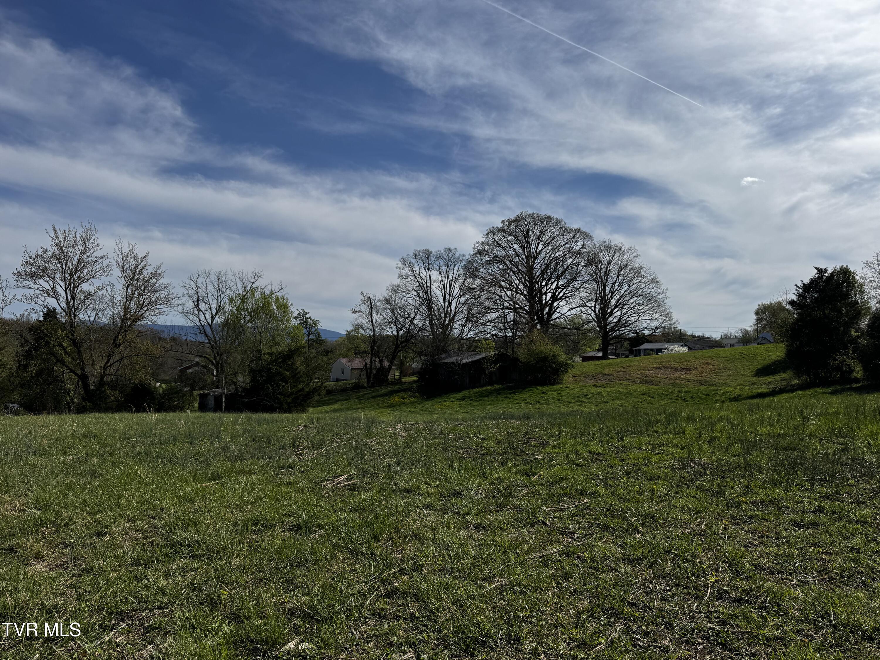 710 Shakesville Road Bristol, VA 24201 - Photo 3 of 13 IMG_4853