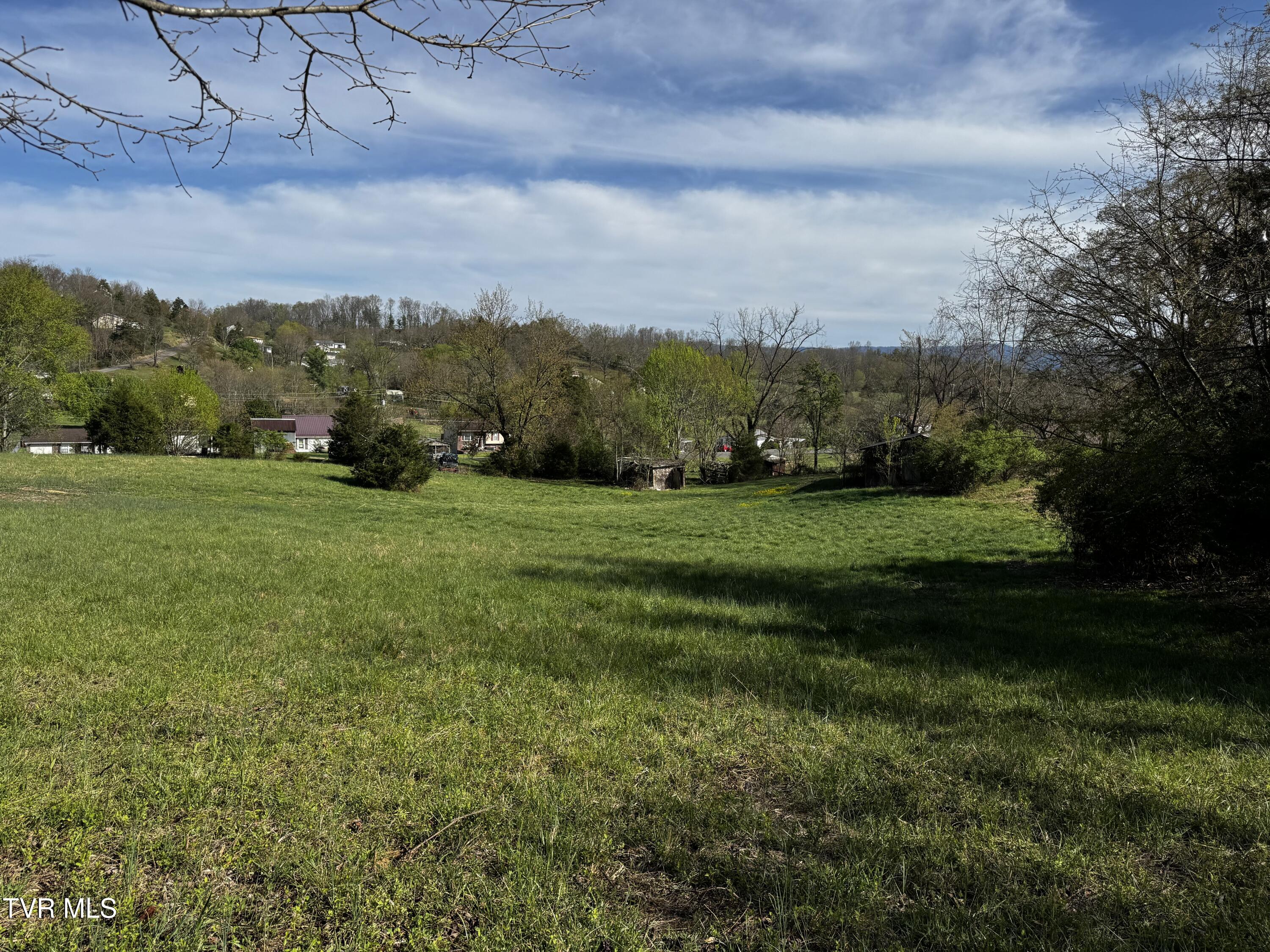 710 Shakesville Road Bristol, VA 24201 - Photo 4 of 13 IMG_4854