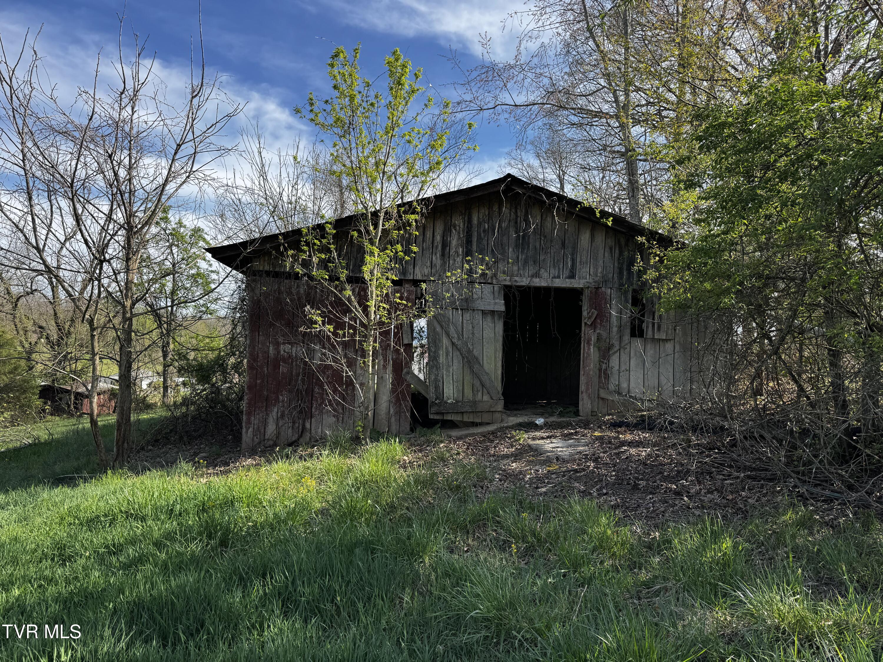 710 Shakesville Road Bristol, VA 24201 - Photo 7 of 13 IMG_4856