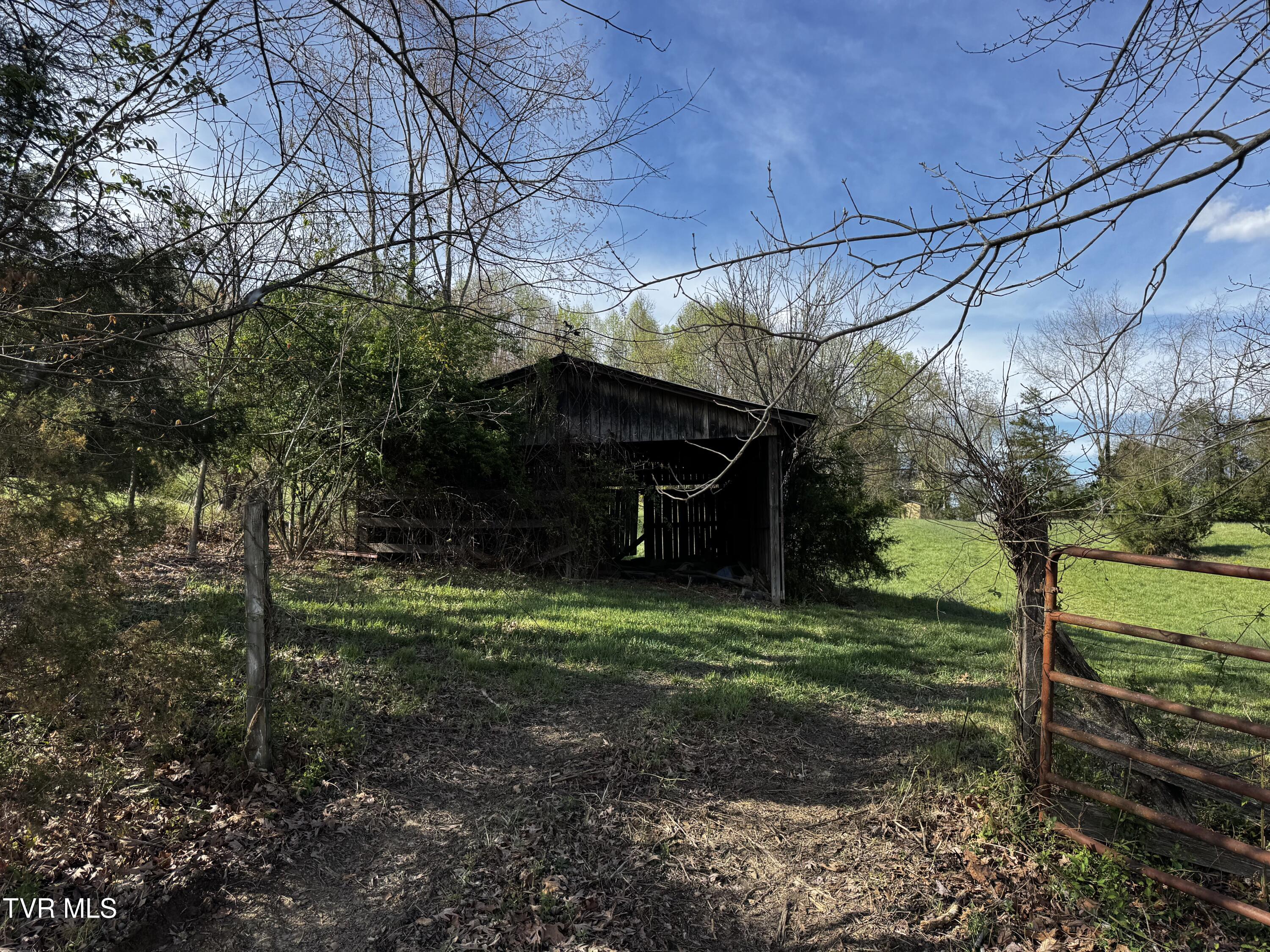 710 Shakesville Road Bristol, VA 24201 - Photo 8 of 13 IMG_4859