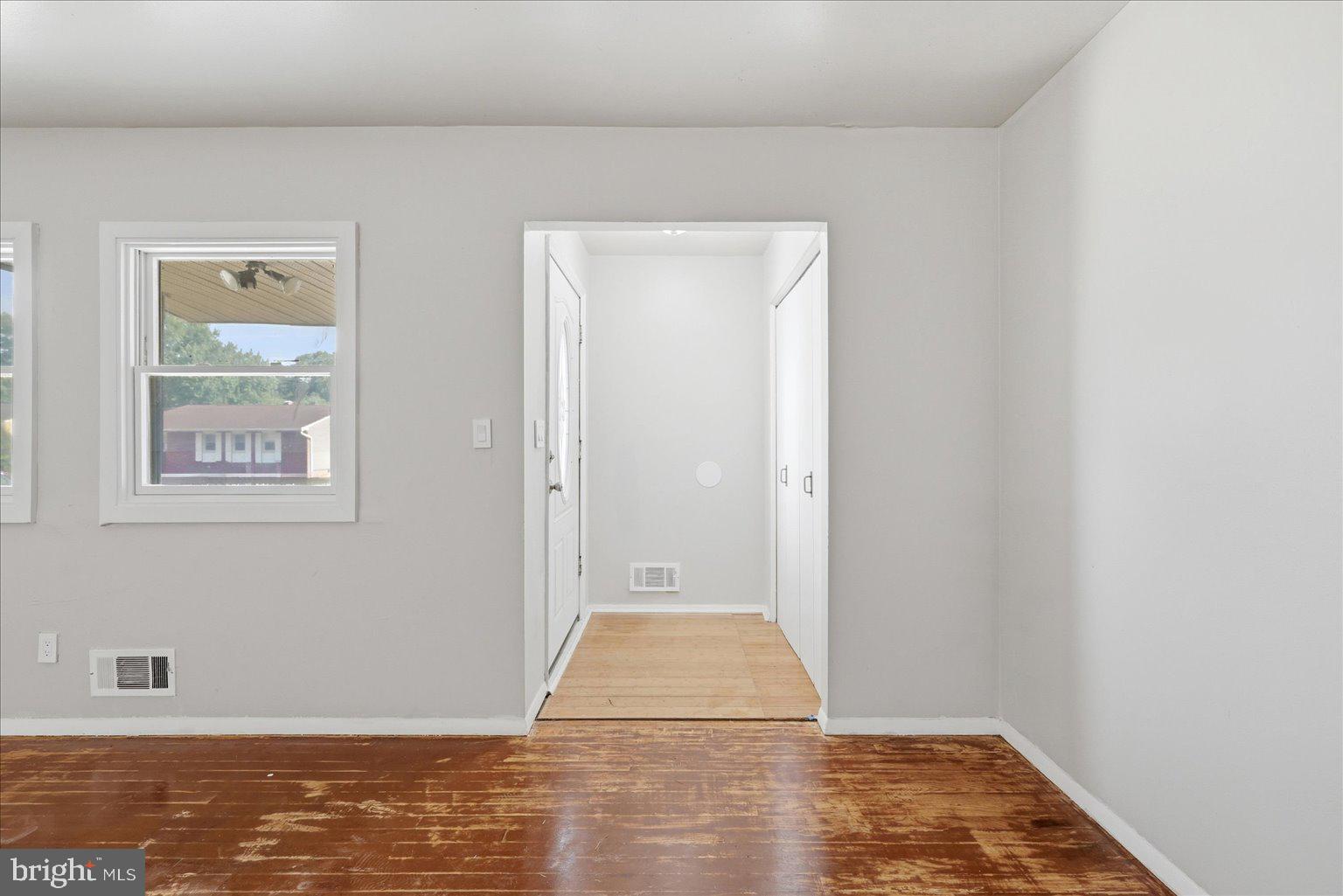 9110 Meadow Heights Road Randallstown, MD 21133 - Photo 6 of 39 Bright and inviting entryway space.
