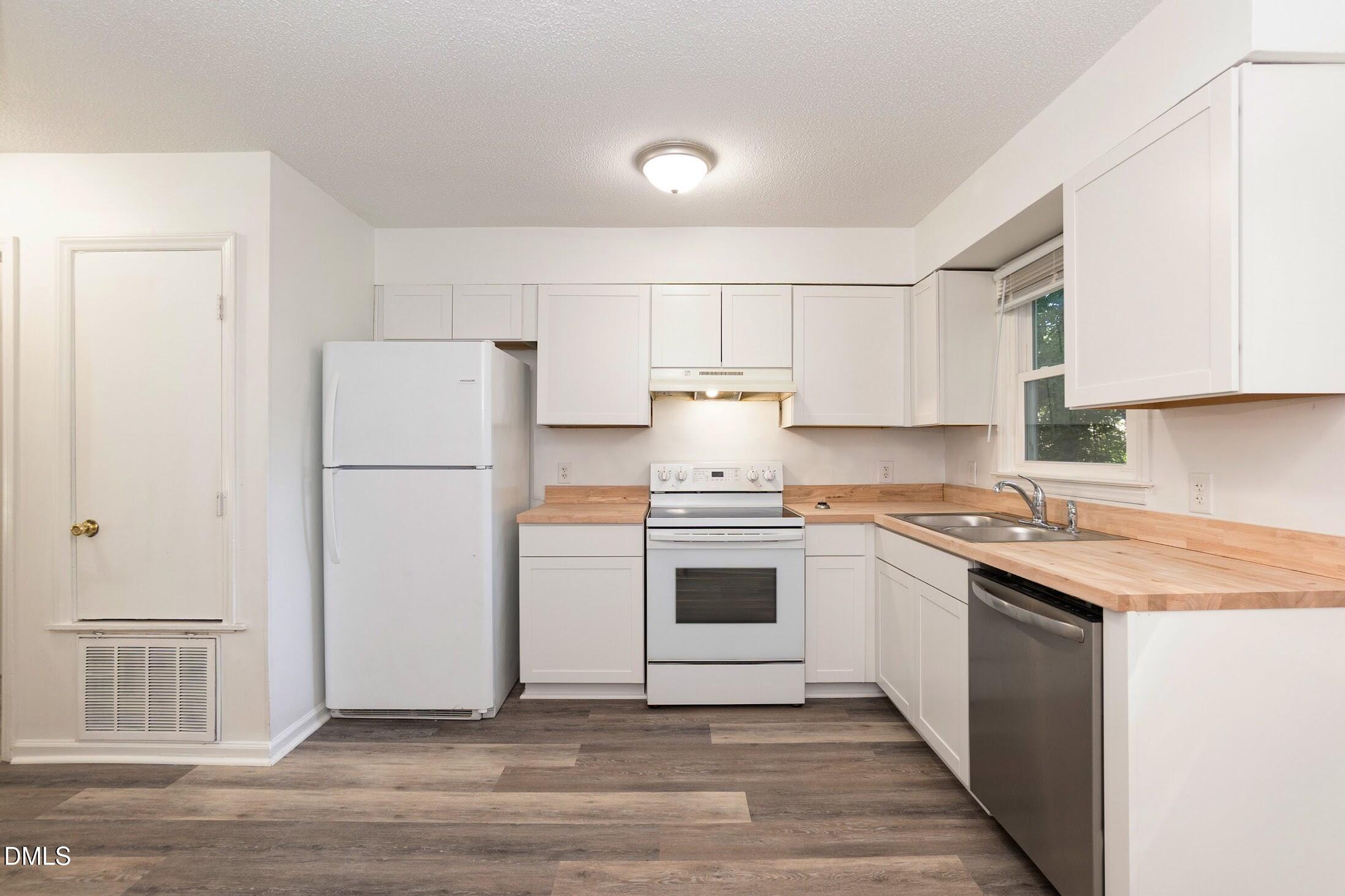 2209 Quartz Court Raleigh, NC 27610 - Photo 17 of 28 Kitchen 04