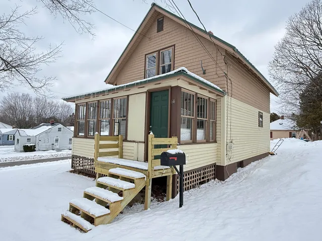 $119,900 | 64 Franklin Avenue, Houlton, ME 04730