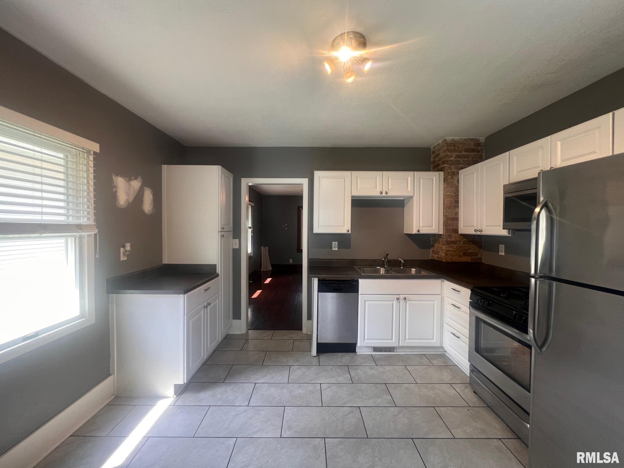 926 29th Street Moline, IL 61265 - Photo 4 of 10 Gallery Image 4