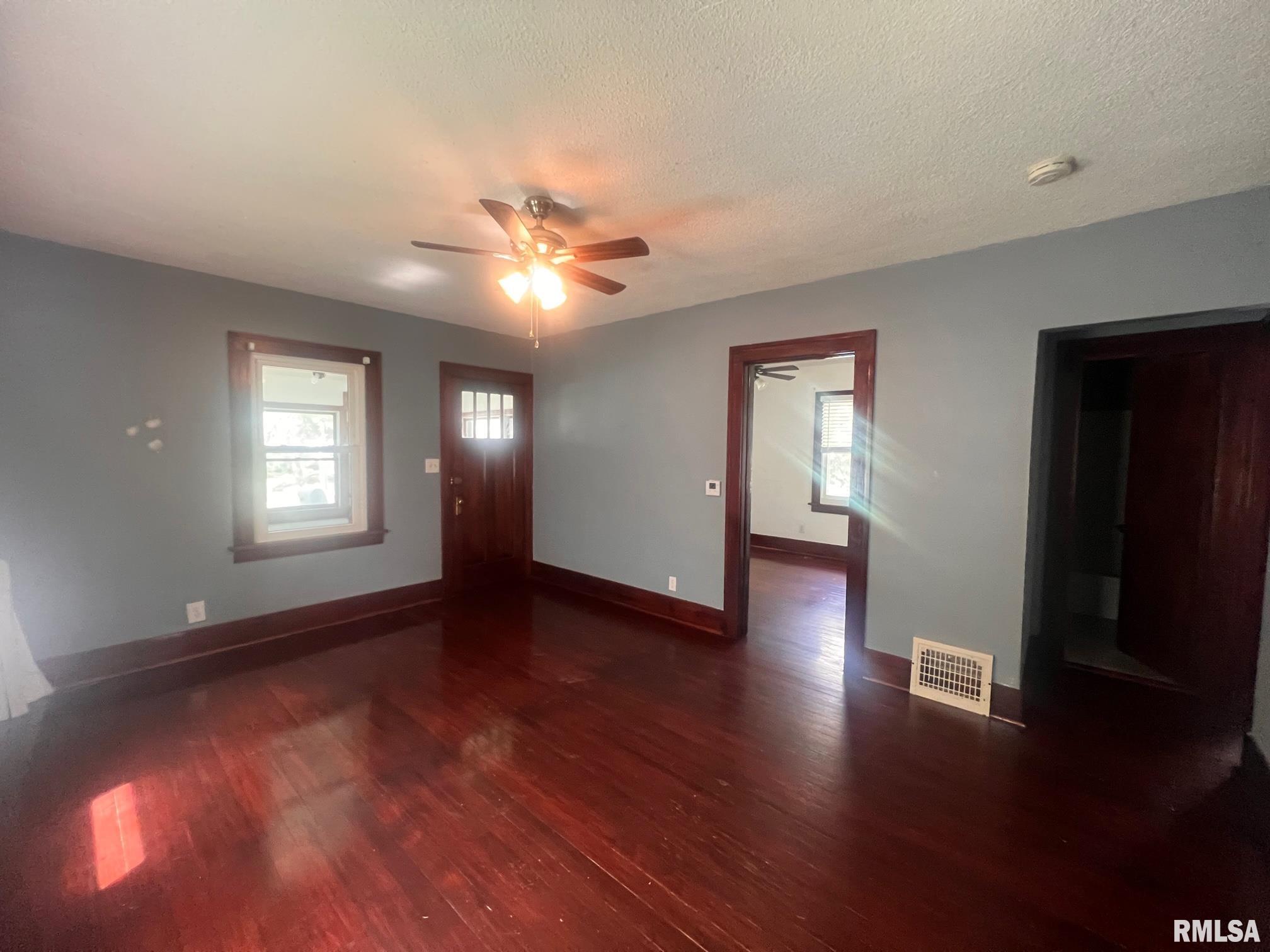 926 29th Street Moline, IL 61265 - Photo 5 of 10 Gallery Image 5