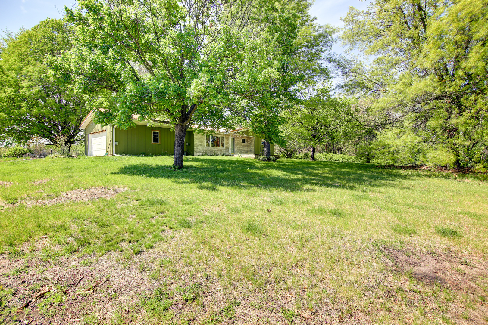 134 Summer Road Dixon, IL 61021 - Photo 2 of 34 a front view of a house with a yard