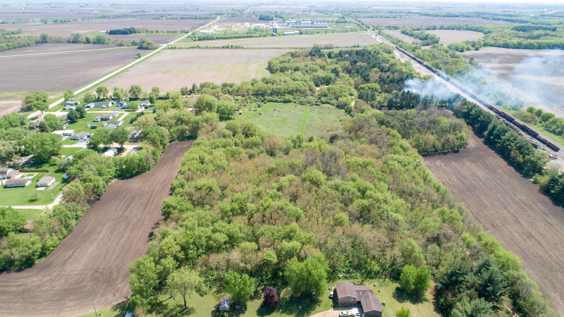 134 Summer Road Dixon, IL 61021 - Photo 21 of 34 a view of a garden with a building