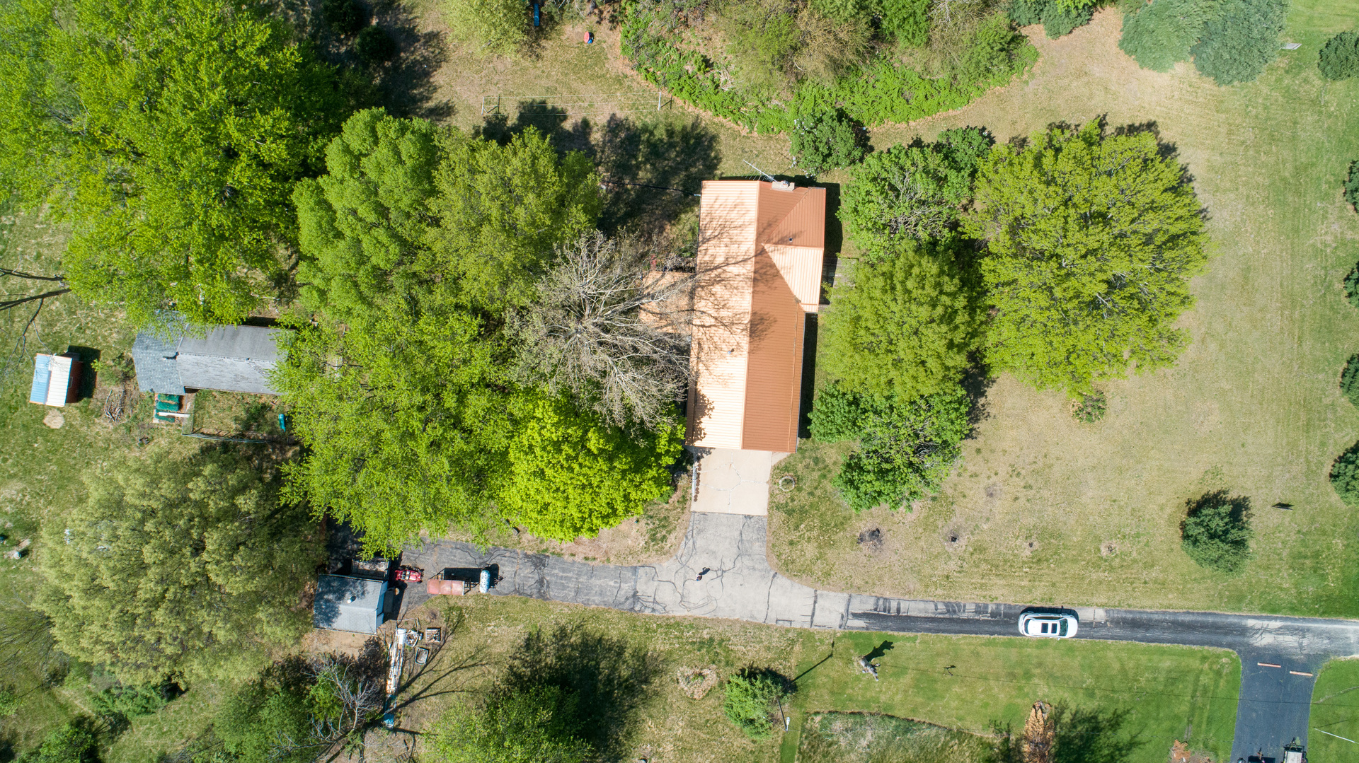 134 Summer Road Dixon, IL 61021 - Photo 32 of 34 an aerial view of residential house with outdoor space and trees all around