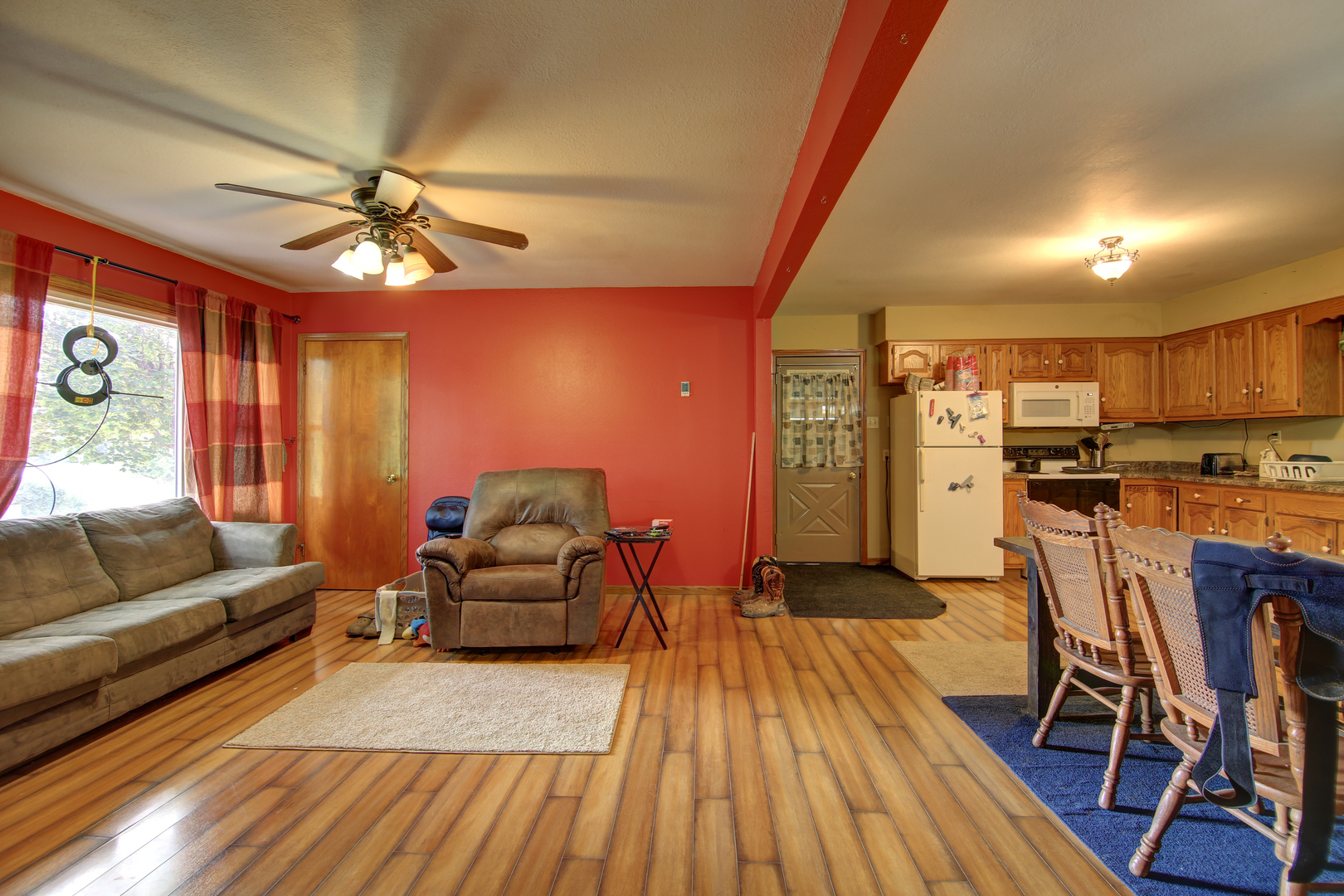 134 Summer Road Dixon, IL 61021 - Photo 4 of 34 a living room with furniture and kitchen view