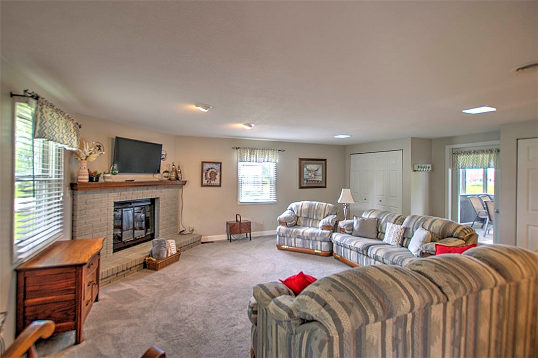 6060 Mayflower Drive Decatur, IL 62521 - Photo 11 of 32