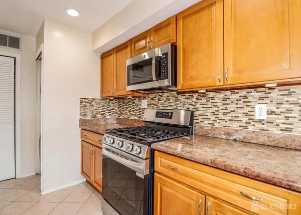 $405,000 | 312 Edison Glen Terrace, Edison, NJ 08837