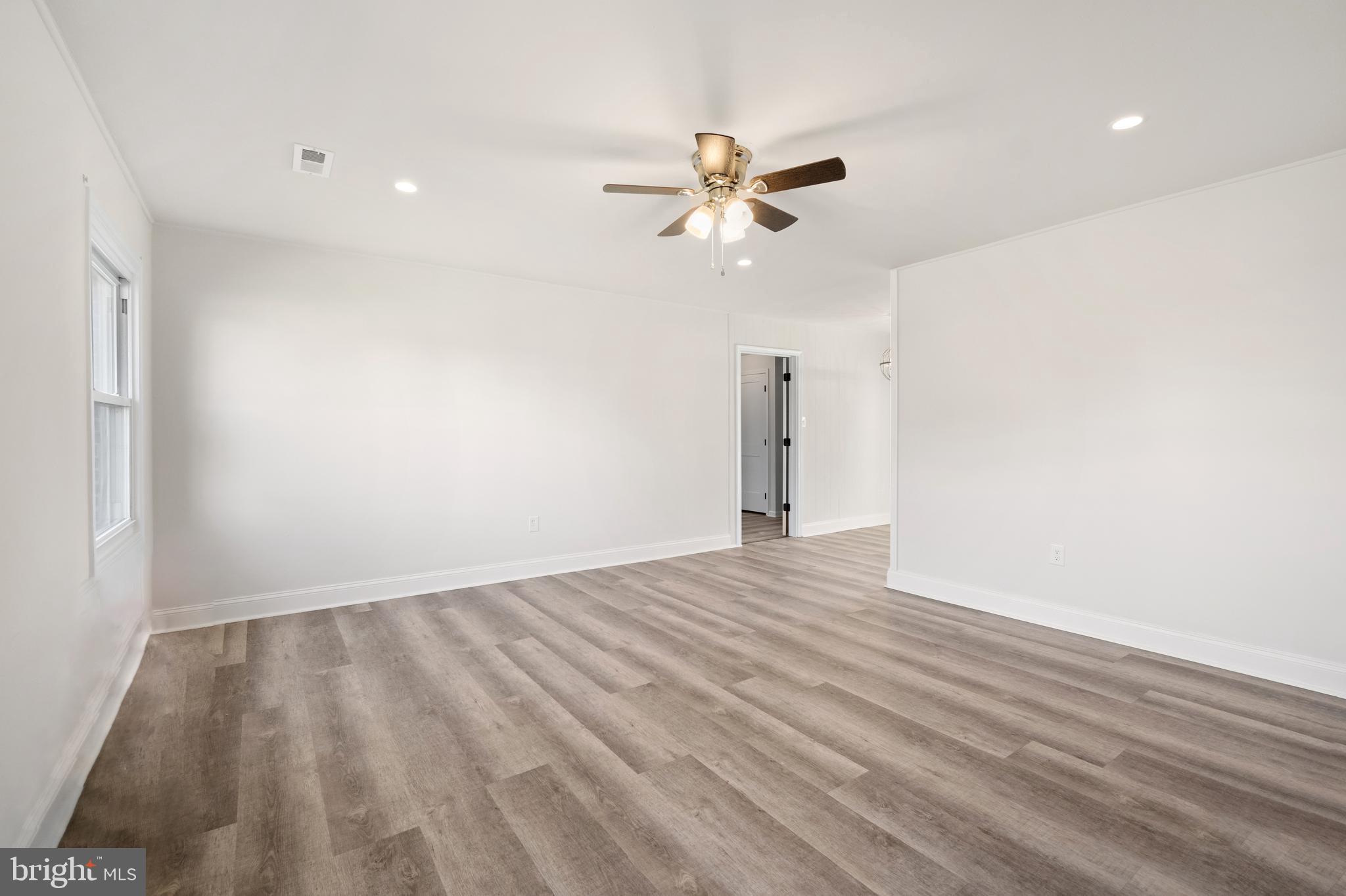 21 Plumtree Road Levittown, PA 19056 - Photo 4 of 45 Gallery Image 4