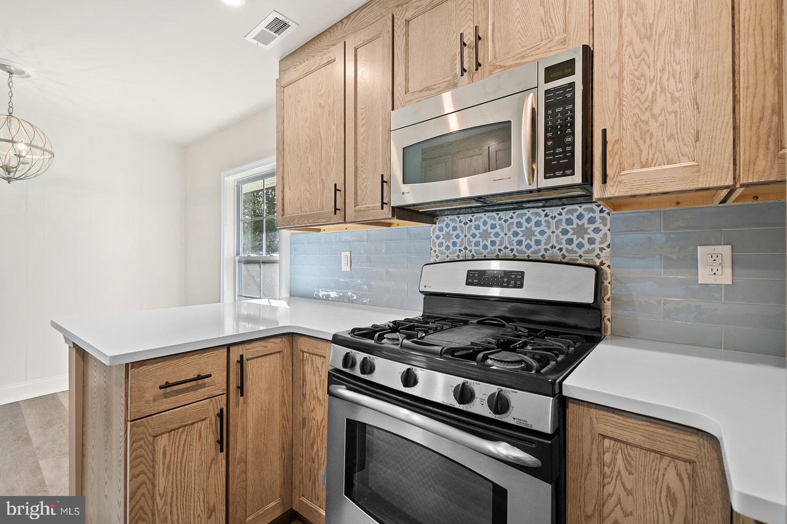 21 Plumtree Road Levittown, PA 19056 - Photo 8 of 45 Gallery Image 8