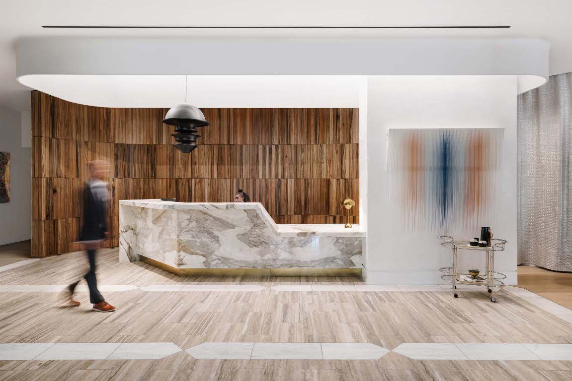 501 West Avenue, Unit 1802 Austin, TX 78701 - Photo 21 of 35 a living room with a couch