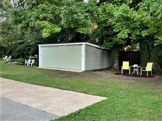 Pole shed