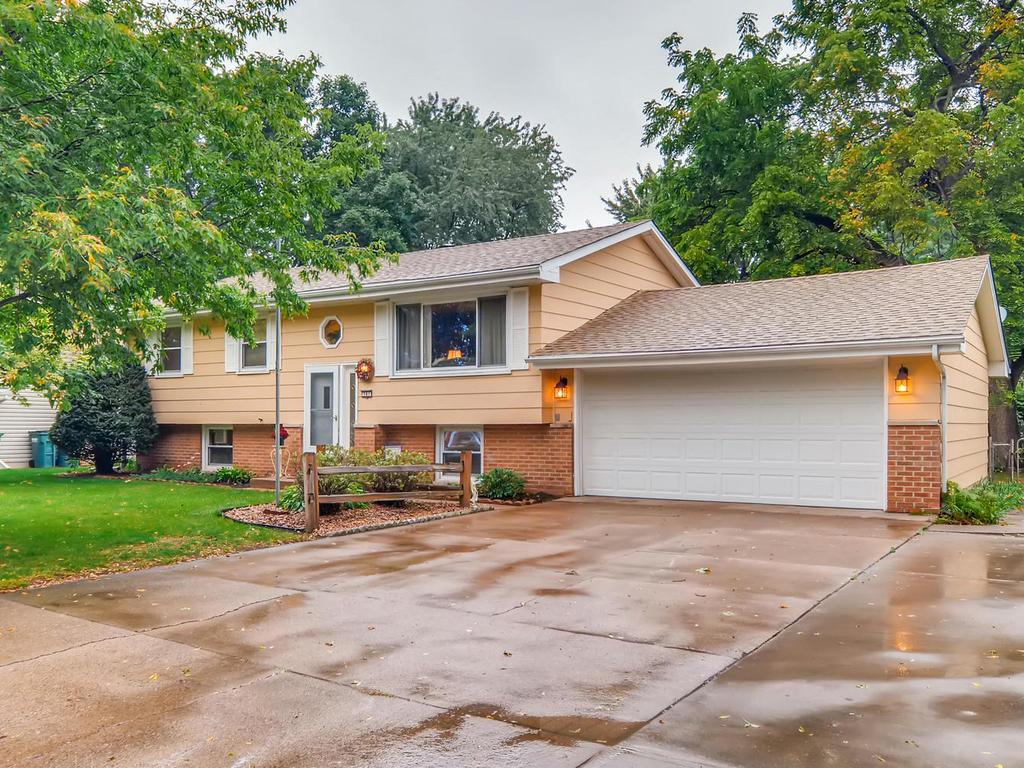 561 Rosedale Road Northeast Spring Lake Park, MN 55432 - Photo 4 of 27 Gallery Image 4