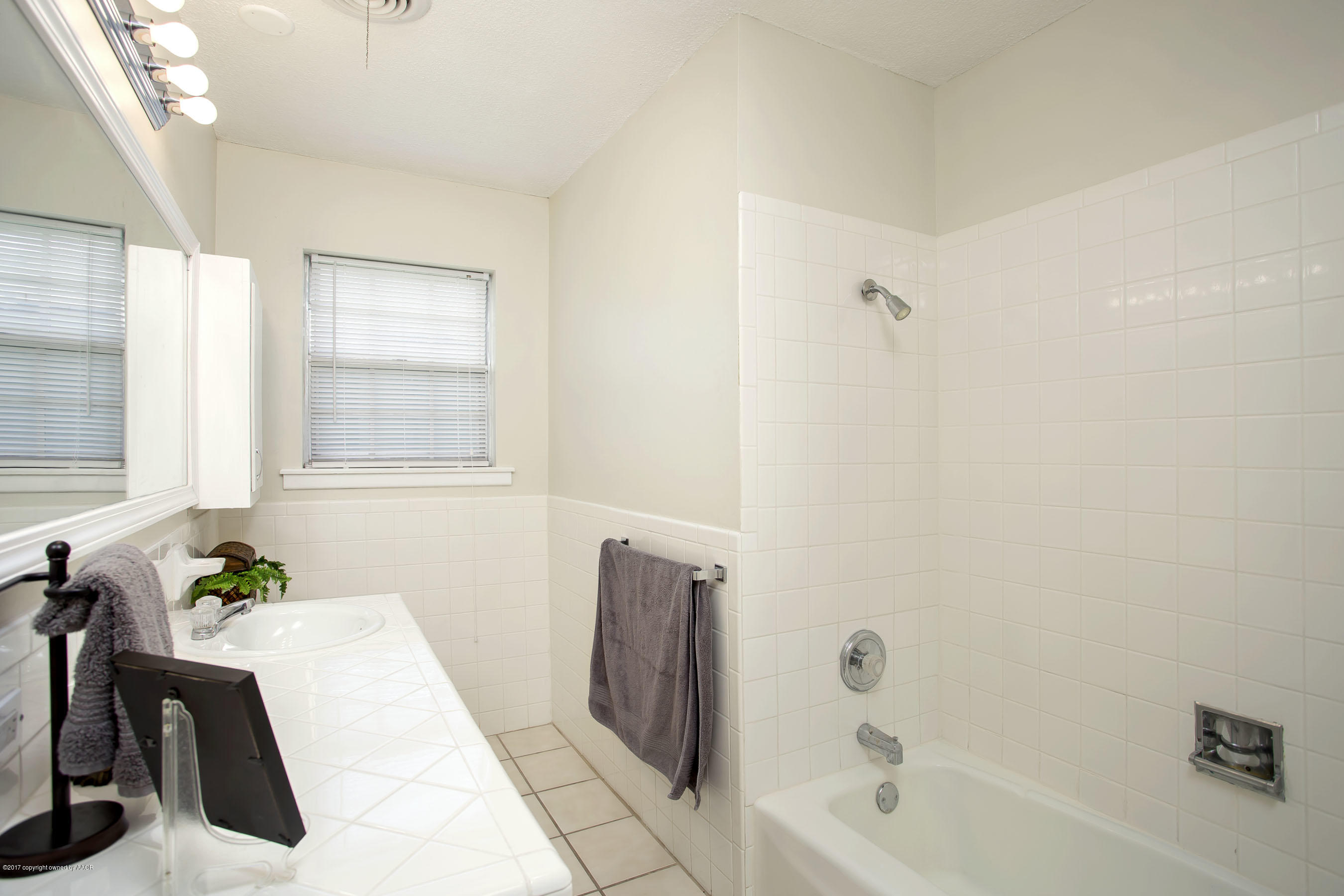 5119 Temple Drive Amarillo, TX 79110 - Photo 14 of 20 bathroom 2 view 1