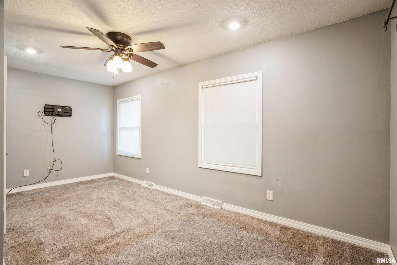 865 14th Avenue Northwest Clinton, IA 52732 - Photo 12 of 25