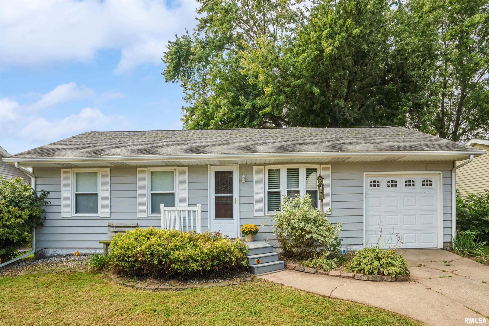 865 14th Avenue Northwest Clinton, IA 52732 - Photo 2 of 25