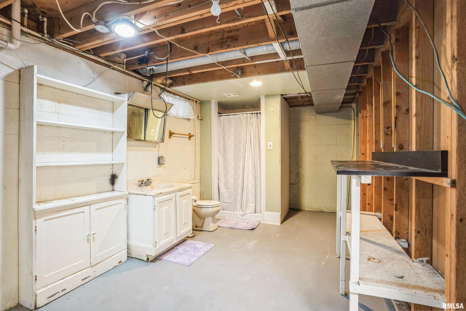 865 14th Avenue Northwest Clinton, IA 52732 - Photo 21 of 25