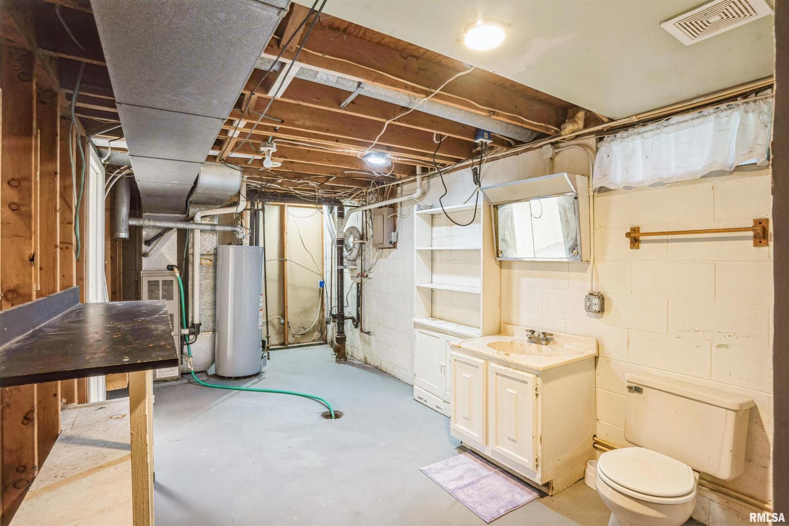 865 14th Avenue Northwest Clinton, IA 52732 - Photo 22 of 25