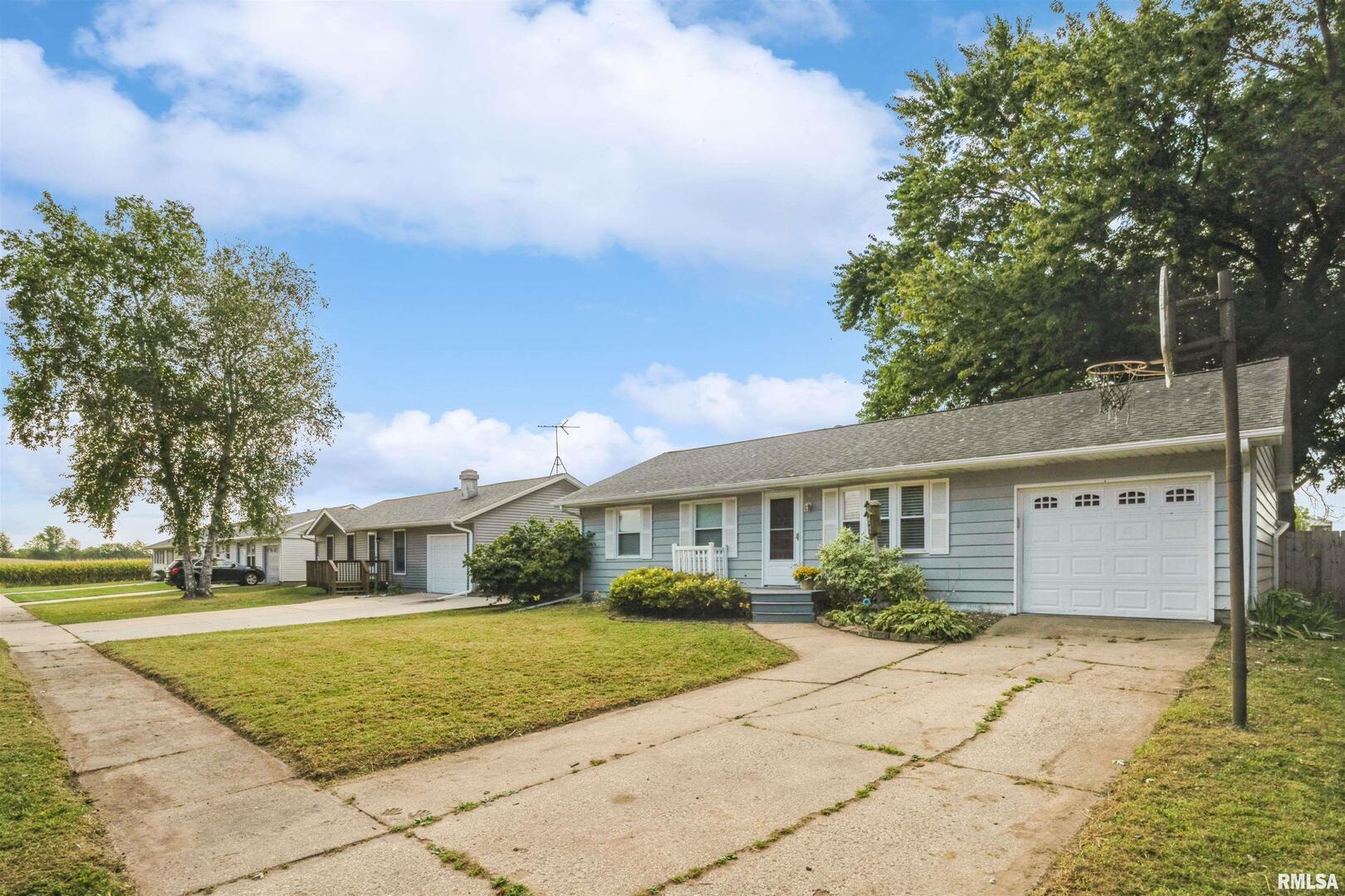 865 14th Avenue Northwest Clinton, IA 52732 - Photo 3 of 25