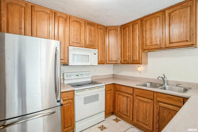 $159,900 | 865 14th Avenue Northwest, Clinton, IA 52732