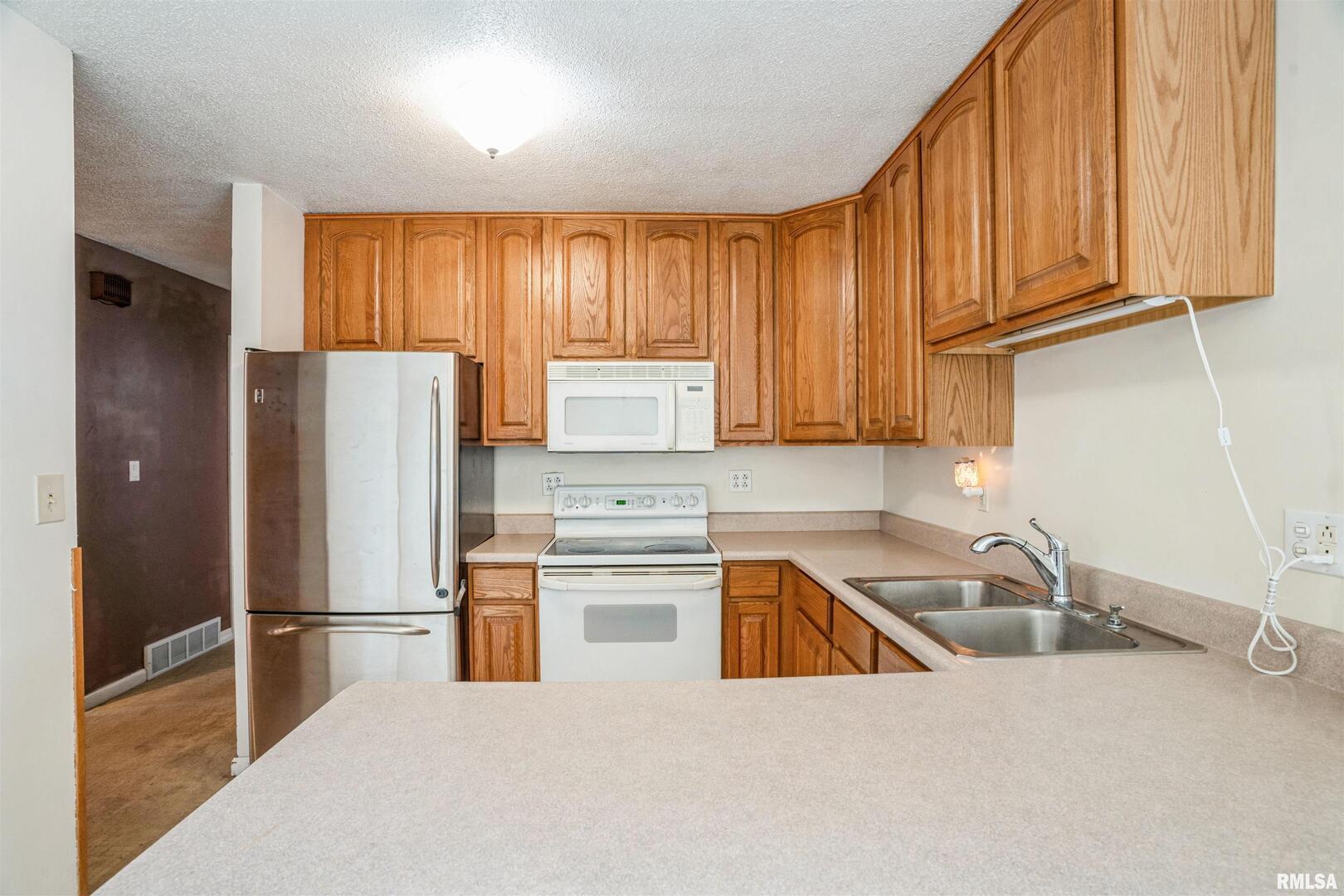 865 14th Avenue Northwest Clinton, IA 52732 - Photo 8 of 25