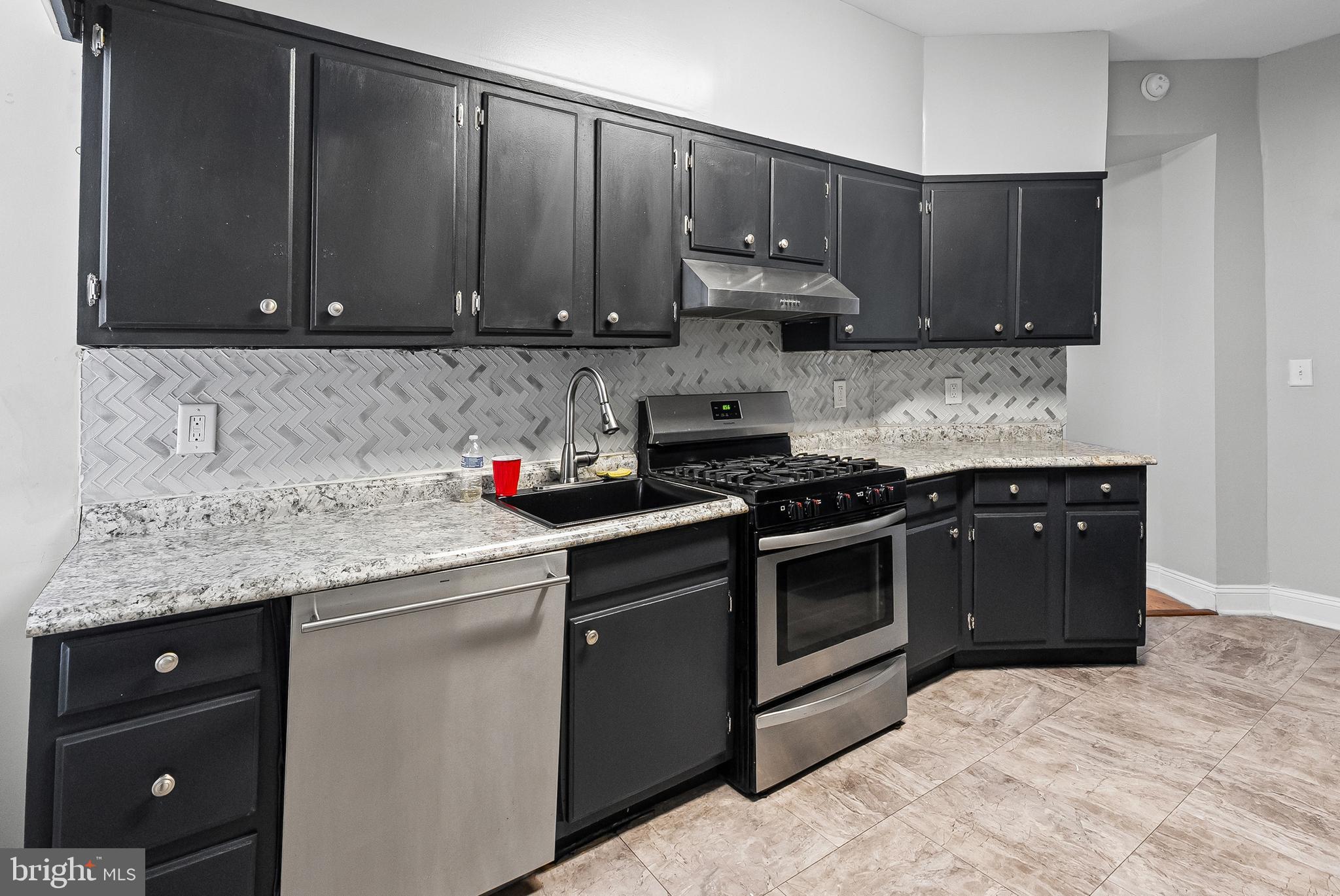5 South Woodington Road Baltimore, MD 21229 - Photo 6 of 16
