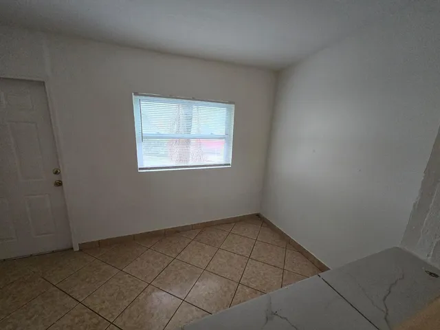 $2,000 | 401 Seagrape Road, Lantana, FL 33462