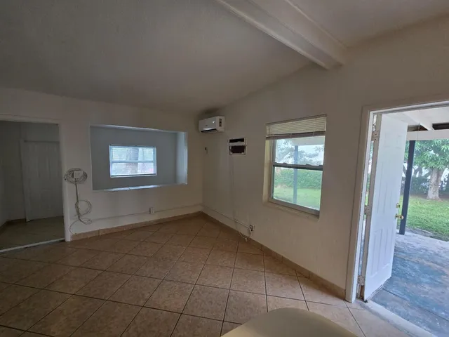 $2,000 | 401 Seagrape Road, Lantana, FL 33462