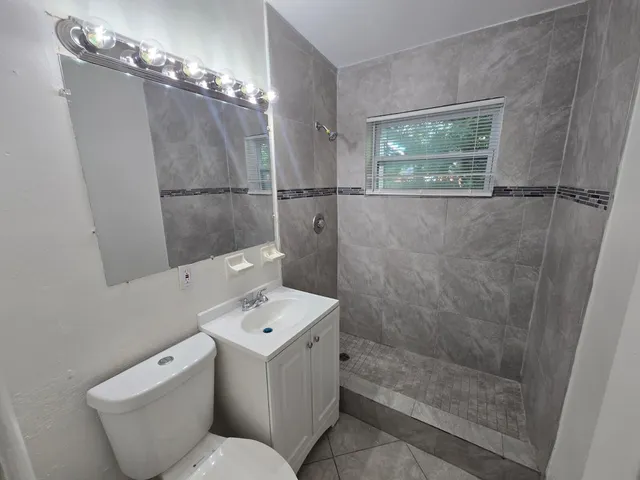 $2,000 | 401 Seagrape Road, Lantana, FL 33462