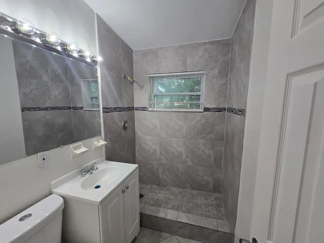 $2,000 | 401 Seagrape Road, Lantana, FL 33462