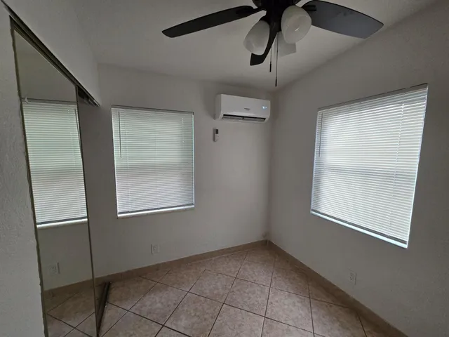 $2,000 | 401 Seagrape Road, Lantana, FL 33462