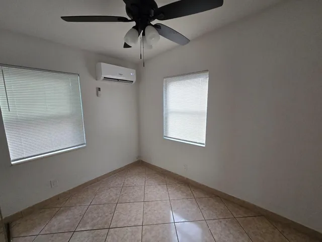 $2,000 | 401 Seagrape Road, Lantana, FL 33462