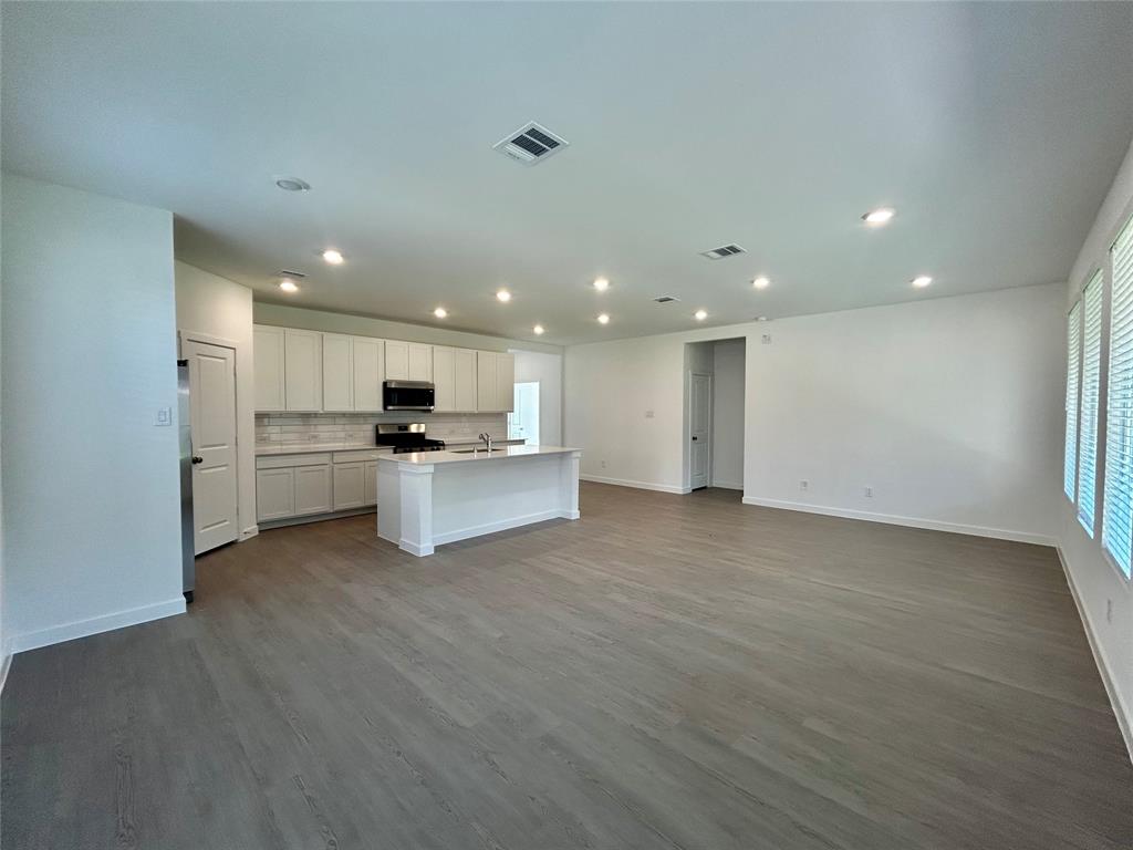 443 Ridge Drive Justin, TX 76247 - Photo 4 of 26 Gallery Image 4