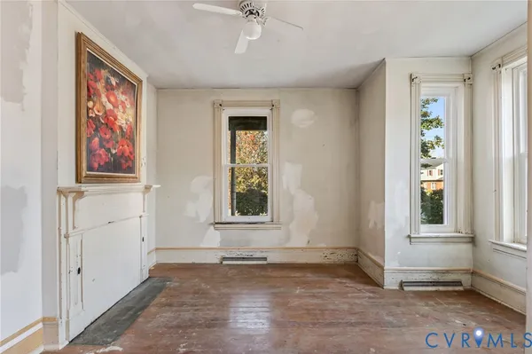 an empty room with windows and closet